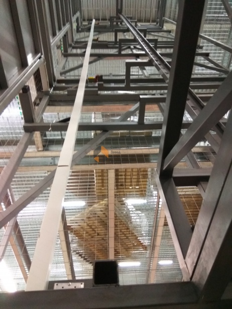 Грузовой лифт для склада