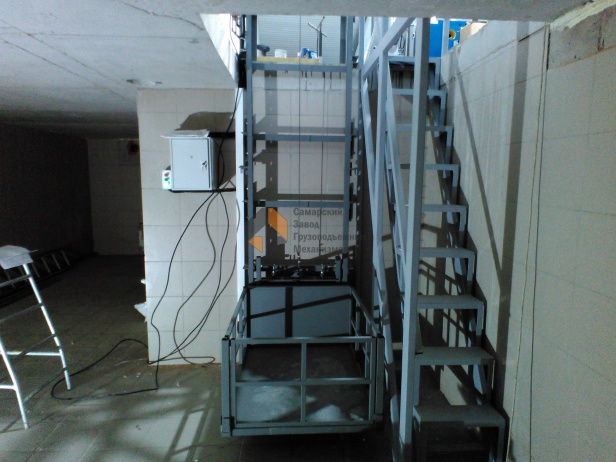 Консольный подъемник внутри здания КРОНЕ-Автоматика