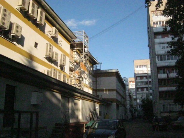 Шахтный подъемник снаружи здания Заречный (Пензенская обл)